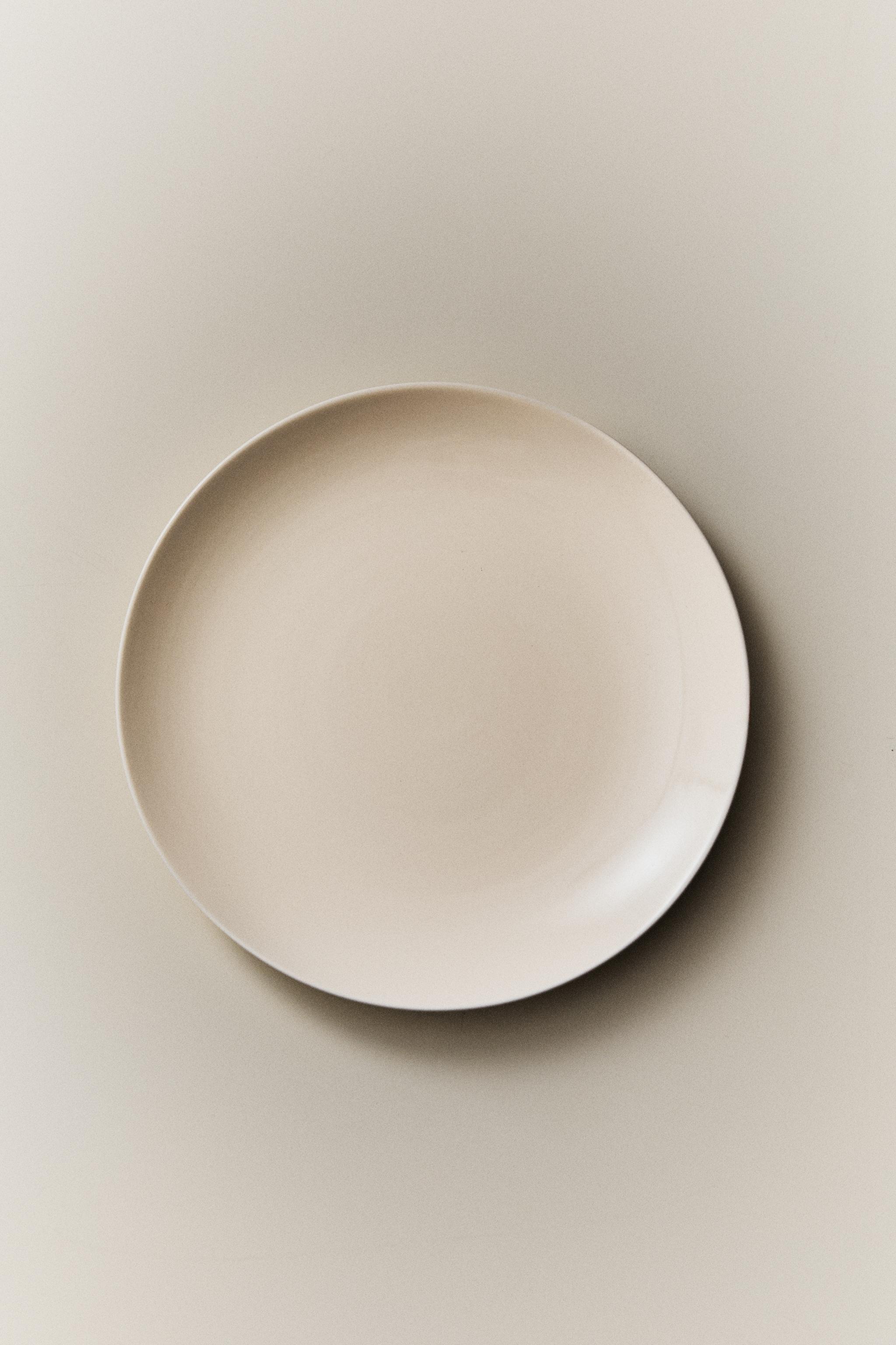 PLAIN STONEWARE DESSERT PLATE